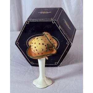 Willow Hall Sweet Sparkle circa 1950 Vintage Hat and stand, 85-07